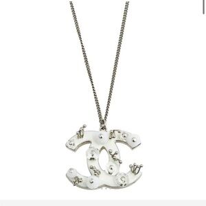 Chanel CC necklace silver and enamel with resin studs